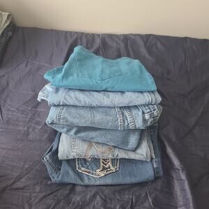 Random women jeans to resell.
 modern styles